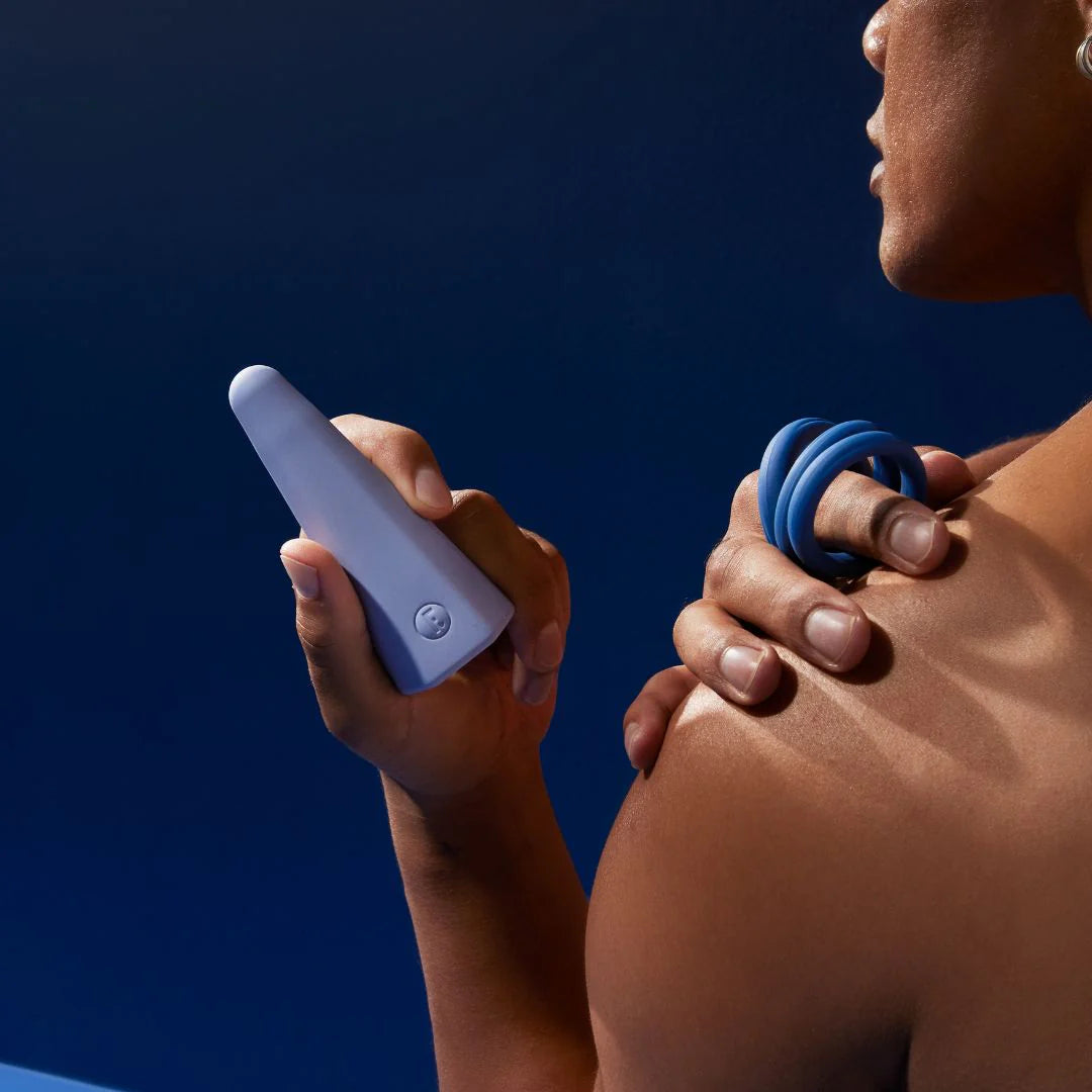 Petit Eiffel BLEU Mini Vibrator - Powerful Pinpoint Flutter Tip, Portable & Waterproof